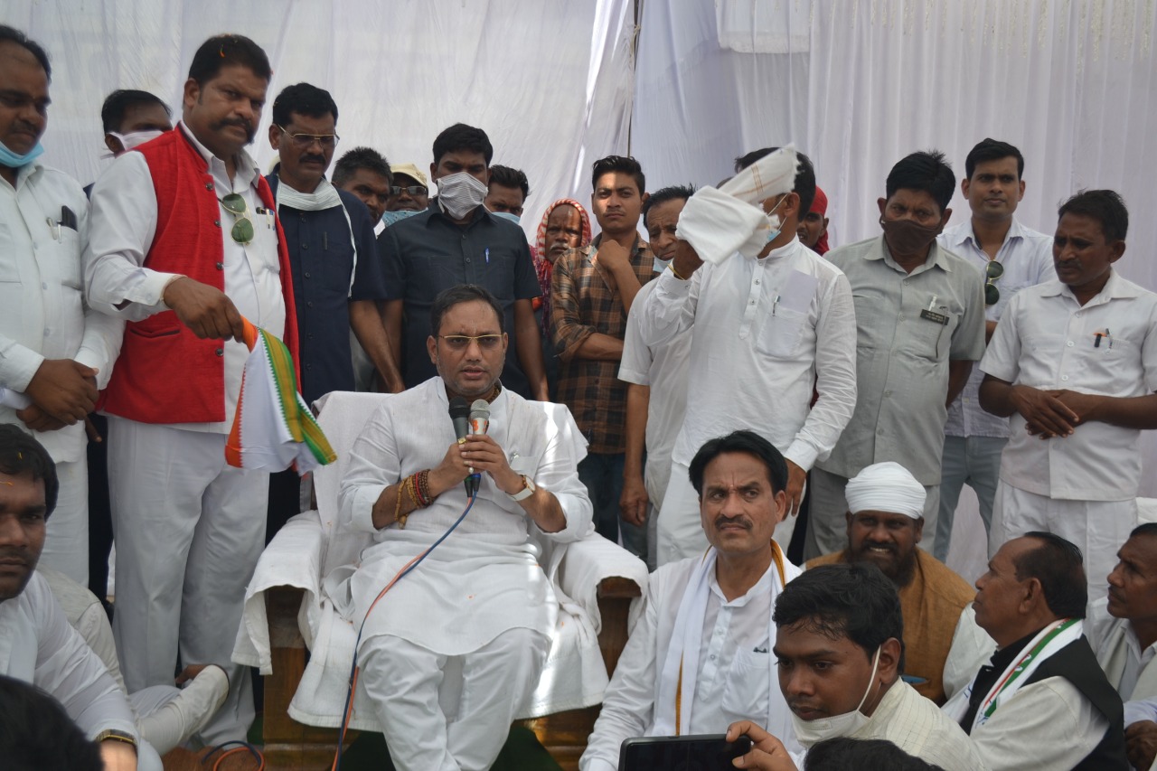 Minister of Public Health Engineering and Village Industries, Minister in charge of the district, Guru Rudra Kumar, Nagar Panchayat Patharia, Satnam Puja Aarti Program, Khabargali