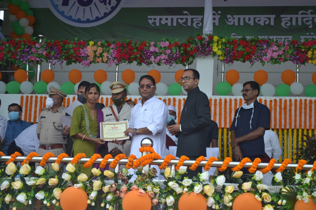 Independence Day, Minister of Public Health Engineering and Village Industries, Guru Rudra Kumar, Mungeli, Dr. Shyama Prasad Mukherjee Stadium, Corona Warriors, Shaheed Shri Anand Singh, Shaheed Shri Narendra Singh, Shaheed Shri Santosh Pahare, Shaheed Shri Chhatradhari Jangde, Shaheed Shri Dhanjay Singh Rajput  and martyr Shri Rajkamal Kashyap, Chhattisgarh, Khabargali