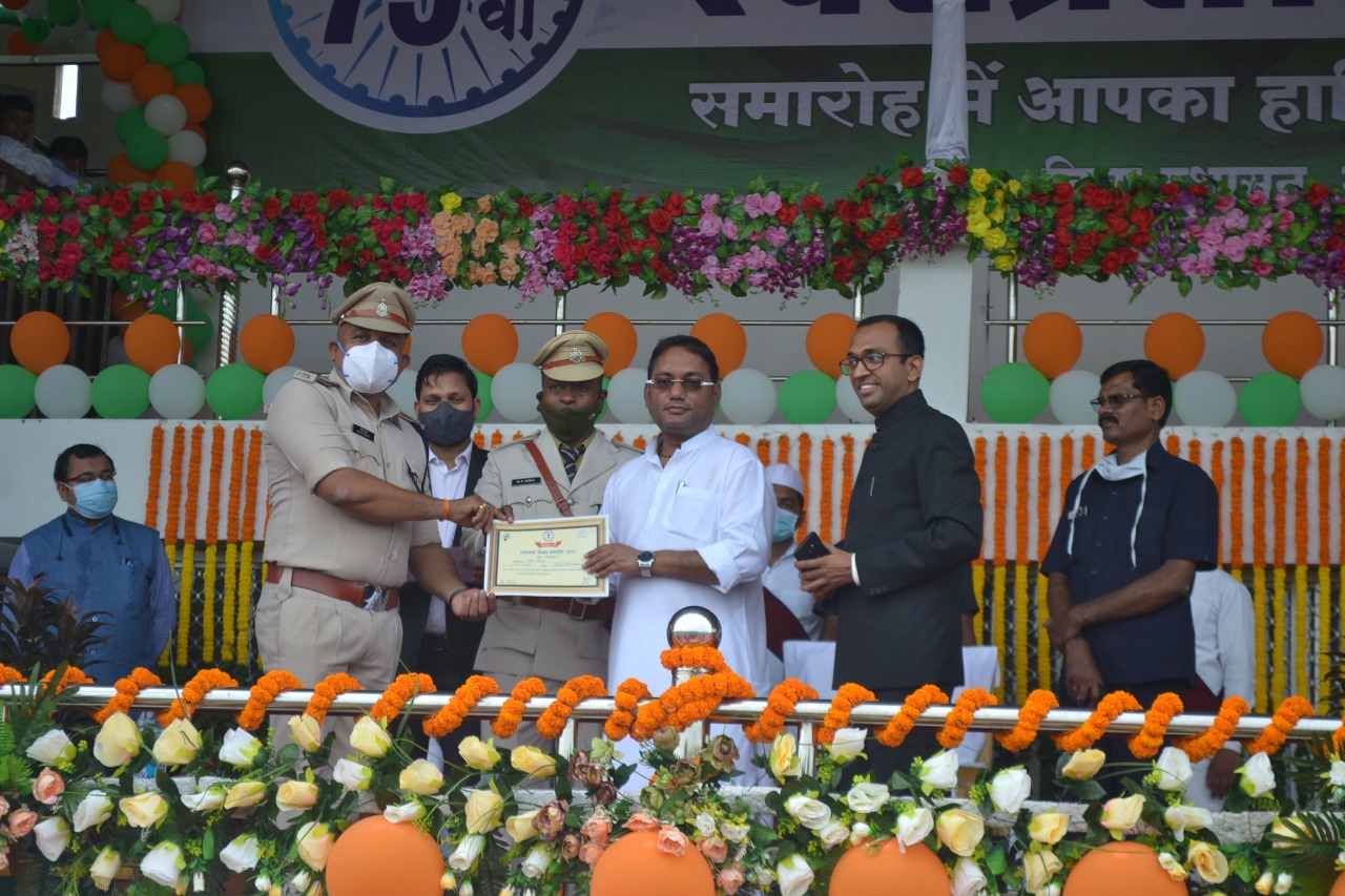 Independence Day, Minister of Public Health Engineering and Village Industries, Guru Rudra Kumar, Mungeli, Dr. Shyama Prasad Mukherjee Stadium, Corona Warriors, Shaheed Shri Anand Singh, Shaheed Shri Narendra Singh, Shaheed Shri Santosh Pahare, Shaheed Shri Chhatradhari Jangde, Shaheed Shri Dhanjay Singh Rajput  and martyr Shri Rajkamal Kashyap, Chhattisgarh, Khabargali