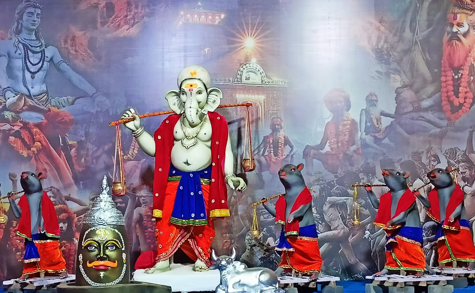Gauri Gaura Ganeshotsav Committee Telibandha, Baijnath Dham, Jitendra Sahu, Vice President Shubham Kashyap, Secretary Prem Kurre, Dwarka Kurre, Sanju Sahu co-secretary Yogi Patel, Laxmi Kant Yadav, Treasurer Deepak Dhruv, Ashish Kashyap and members including Adi Kashyap, Ravi Patel, Aman Yadav , Taran Yadav, Hemlal Sahu, Prashant, Pappu, Harsh, Harish Nag, Josh, Mukesh Chauhan, Chandan, Bhupendra Dhiwar, Nandu Dhiwar, Raipur, Chhattisgarh, Khabargali