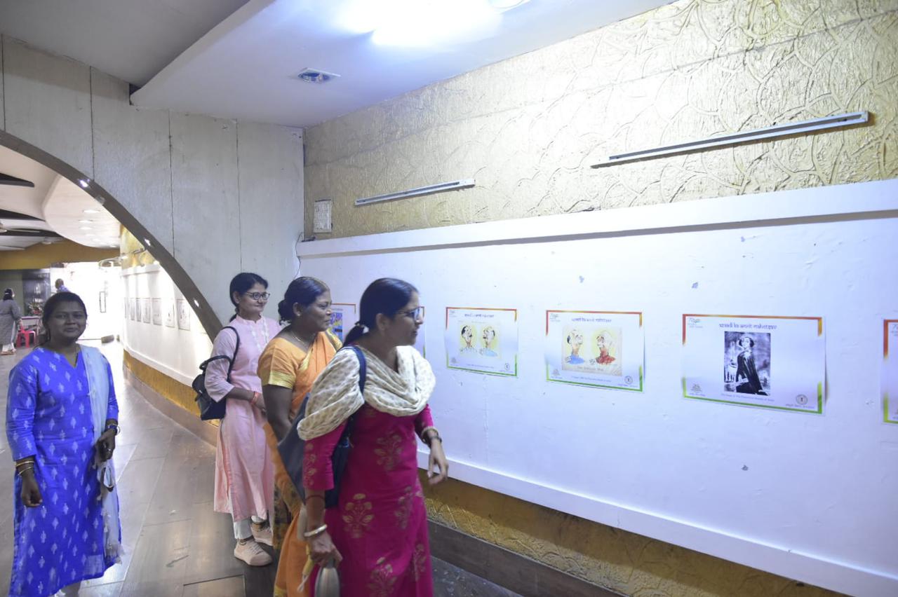 Gandhi Jayanti, Freedom's Amrit Festival, Country's only Cartoon Magazine, Cartoon Watch, Silver Jubilee Year, Cartoon Exhibition, Culture Minister Amarjit Bhagat, Anbalang P., Vivek Acharya, Trimbak Sharma, Mahant Ghasidas Museum Art Gallery, Cartoonist Shankar, Mario  Miranda, RK Laxman, Bal Thackeray, Raipur, Chhattisgarh, Khabargali