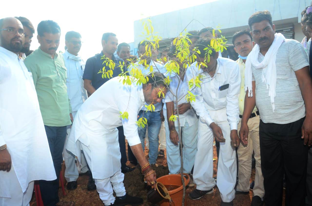 Public Health Engineering and Village Industries Minister Guru Rudra Kumar, Guru Ghasidas Business Complex at Sejbahar, Chhattisgarh, Khabargali