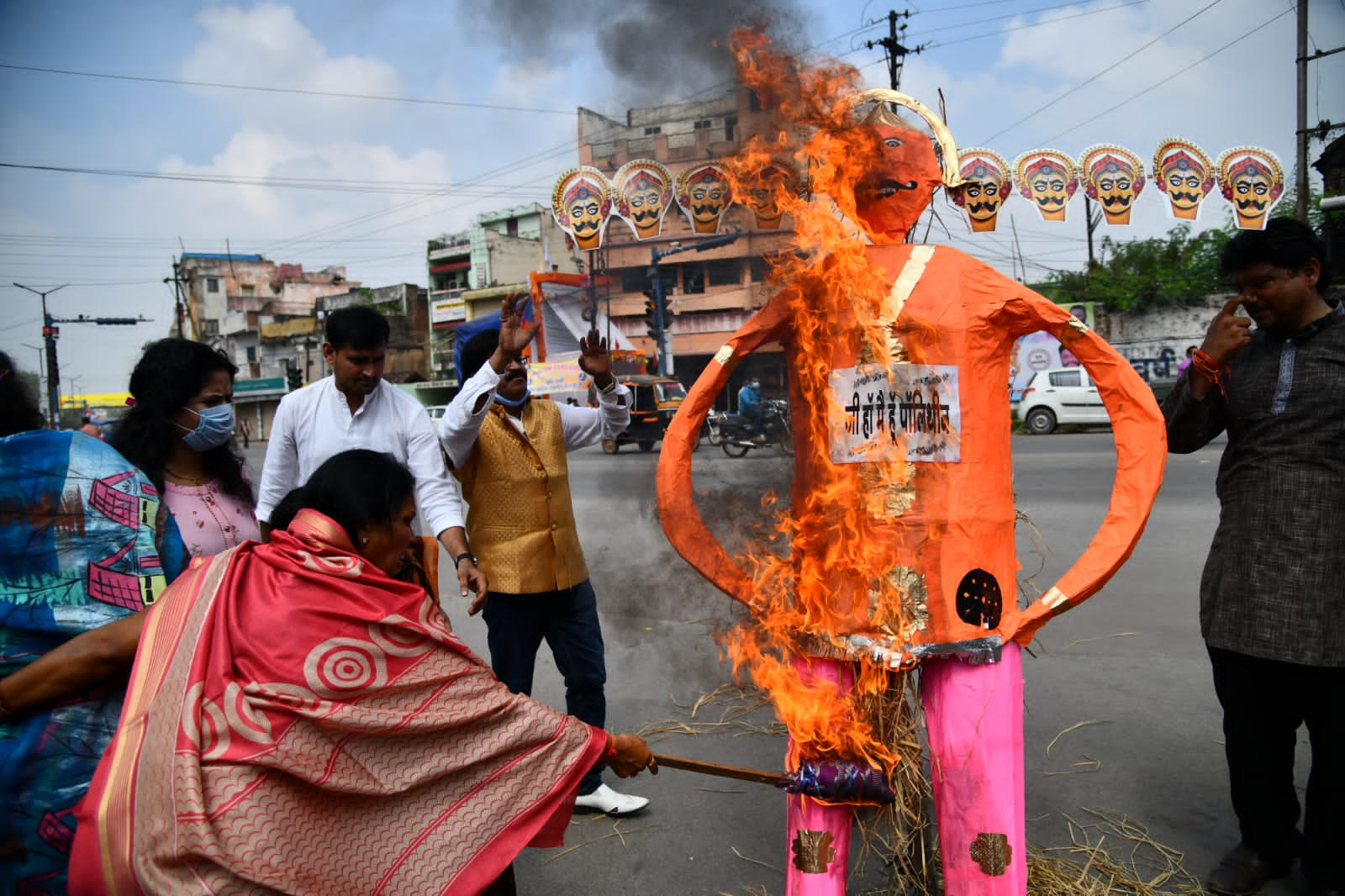 Dussehra, Mission Polythene Free, Green Army, Sadbuddhi Yatra, Amitabh Dubey, Brahmin Para Kankali Hospital Chowk, Combustion of a polythene monster, Raipur, Chhattisgarh, Khabargali