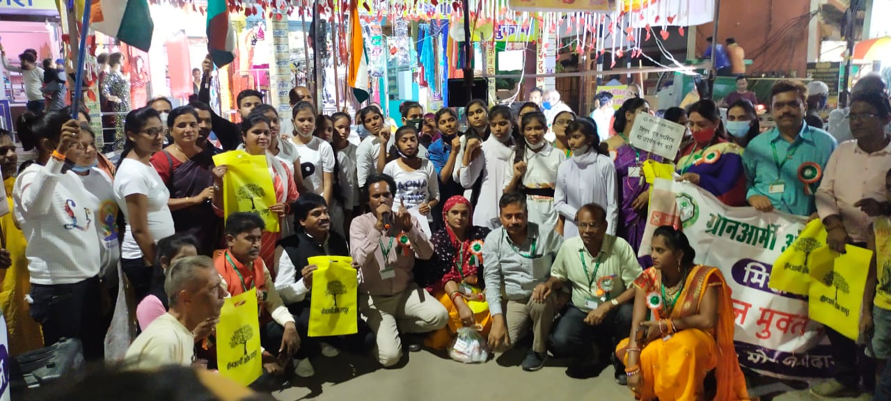 Green Army of Raipur, Amitabh Dubey, Polythene Mukti, Zone President Dr. Purushottam Chandrakar, Kavita Kumbaj, Ratri Lahiri, Local Councilor Minal Chouben, Sunita Chansuria, Padmani Verma, Lalit Kankade, Krishna Kumar Verma, Punita Chandra, N.  R. Naidu, P. K. Sahu, Gopa Sharma, Bharti Srivastava, Shashikant Yadu, Nukkad Natak, Khabargali