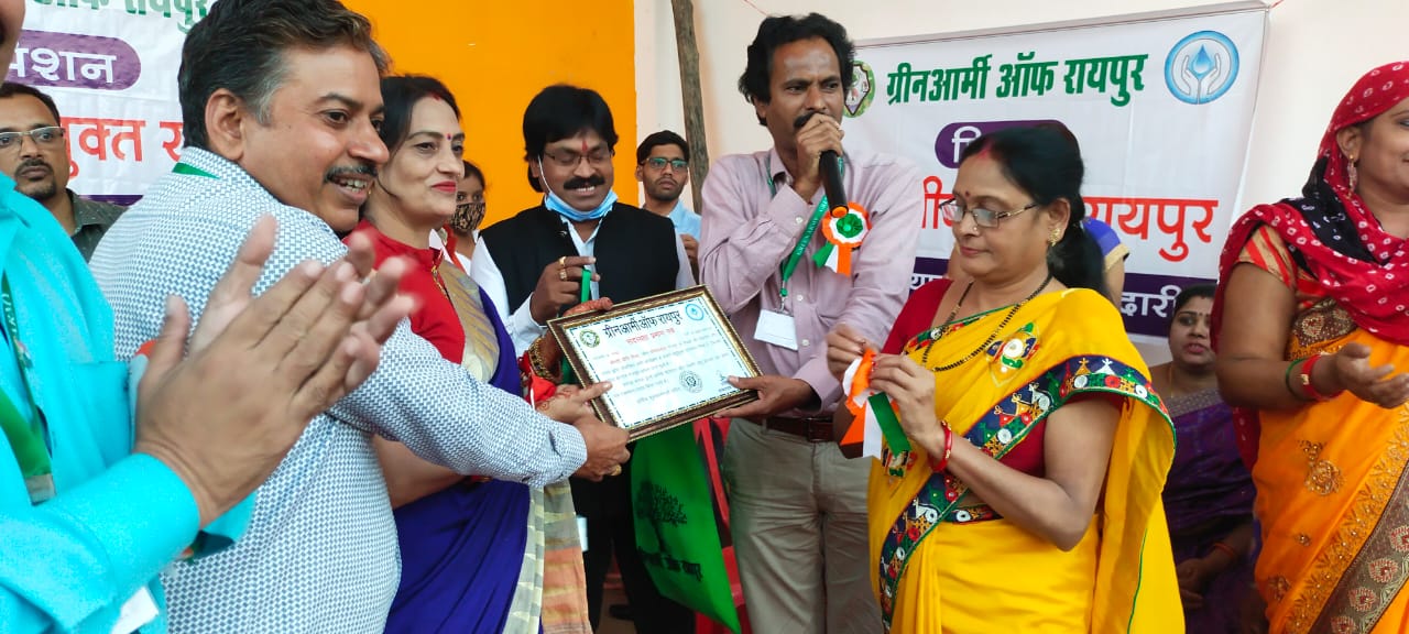 Green Army of Raipur, Amitabh Dubey, Polythene Mukti, Zone President Dr. Purushottam Chandrakar, Kavita Kumbaj, Ratri Lahiri, Local Councilor Minal Chouben, Sunita Chansuria, Padmani Verma, Lalit Kankade, Krishna Kumar Verma, Punita Chandra, N.  R. Naidu, P. K. Sahu, Gopa Sharma, Bharti Srivastava, Shashikant Yadu, Nukkad Natak, Khabargali