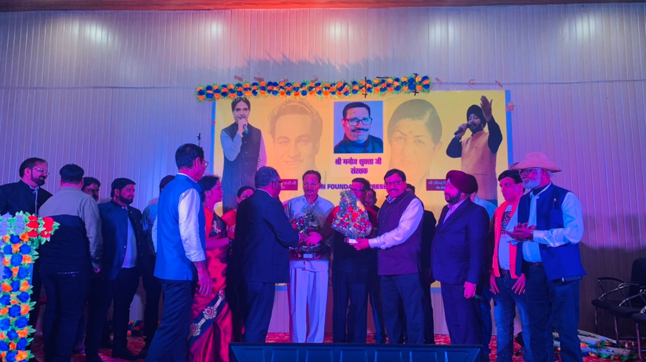 Dhun Foundation, Culture Department's Muktakash, Auditorium, Chal Mere Dil Lehra Ke Chal, Ajay Advani, Manoj Shukla, Rajul Dave, Mahesh Sharma, Babulal Prajapati, Rajesh Singh, Gautam Das, Jagdish Dubey, Harish Makhija, Hari Om Makhija, Sundar Kukreja,  Naresh Kukreja, and singers include Ritu Srivastava, Asha Keolani, Sapna Jasuja, Aarti Sahu, Kittu, Ranu Gajbhiye, Ravindra Singh Dutta, Raipur, Khabargali