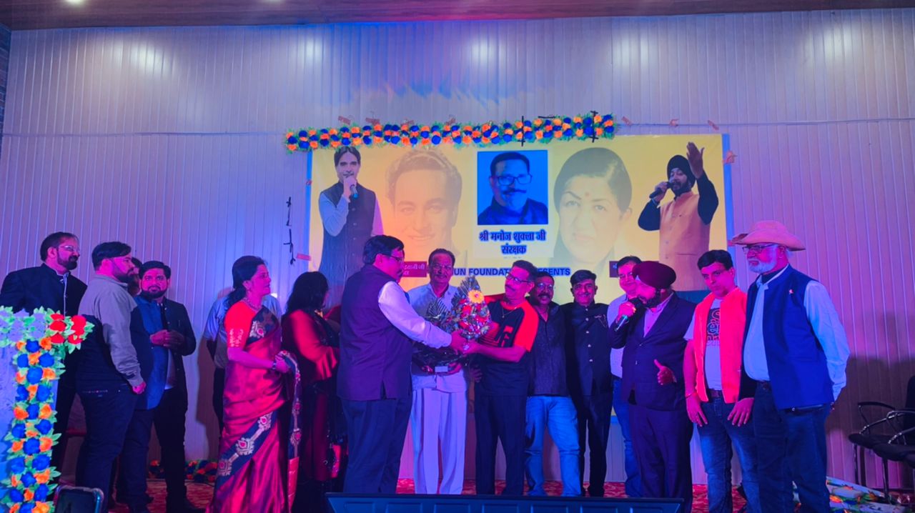Dhun Foundation, Culture Department's Muktakash, Auditorium, Chal Mere Dil Lehra Ke Chal, Ajay Advani, Manoj Shukla, Rajul Dave, Mahesh Sharma, Babulal Prajapati, Rajesh Singh, Gautam Das, Jagdish Dubey, Harish Makhija, Hari Om Makhija, Sundar Kukreja, Naresh Kukreja, and singers include Ritu Srivastava, Asha Keolani, Sapna Jasuja, Aarti Sahu, Kittu, Ranu Gajbhiye, Ravindra Singh Dutta, Raipur, Khabargali