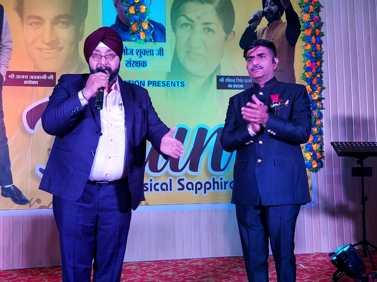Dhun Foundation, Culture Department's Muktakash, Auditorium, Chal Mere Dil Lehra Ke Chal, Ajay Advani, Manoj Shukla, Rajul Dave, Mahesh Sharma, Babulal Prajapati, Rajesh Singh, Gautam Das, Jagdish Dubey, Harish Makhija, Hari Om Makhija, Sundar Kukreja, Naresh Kukreja, and singers include Ritu Srivastava, Asha Keolani, Sapna Jasuja, Aarti Sahu, Kittu, Ranu Gajbhiye, Ravindra Singh Dutta, Raipur, Khabargali