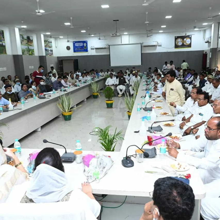 Giroudpuri Mela, Jagatguru, Guru Gaddinshin, Vijay Guru, Minister of Public Health Engineering and Village Industries Guru Rudrakumar, Raj Rajeshwari Kaushal Mata, Guru Didi Priyanka, Raj Mahant Gan, Chairman of Chhattisgarh State Autonomous Cooperative Finance and Development Corporation, Dhanesh Patila, Collector, Doman Singh  ,SP, Deepak Jha, Khabargali