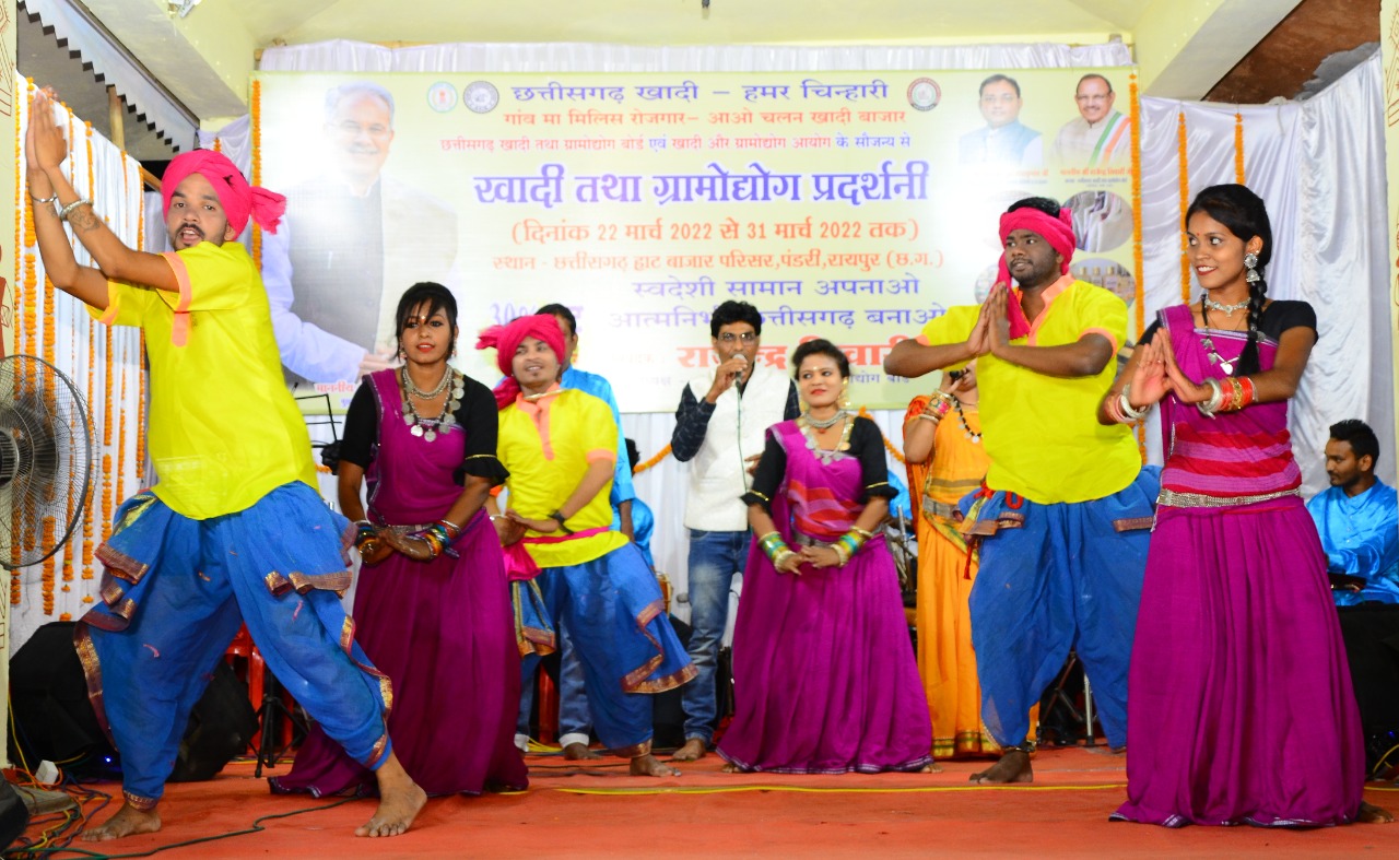 Raipur, Chhattisgarh Haat Complex at Pandri, Chhattisgarh Khadi and Village Industries Board, 10-day state level Khadi and Village Industries Exhibition, Village Industries Minister Guru Rudra Kumar, Traditional Musical Instruments, Khabargali