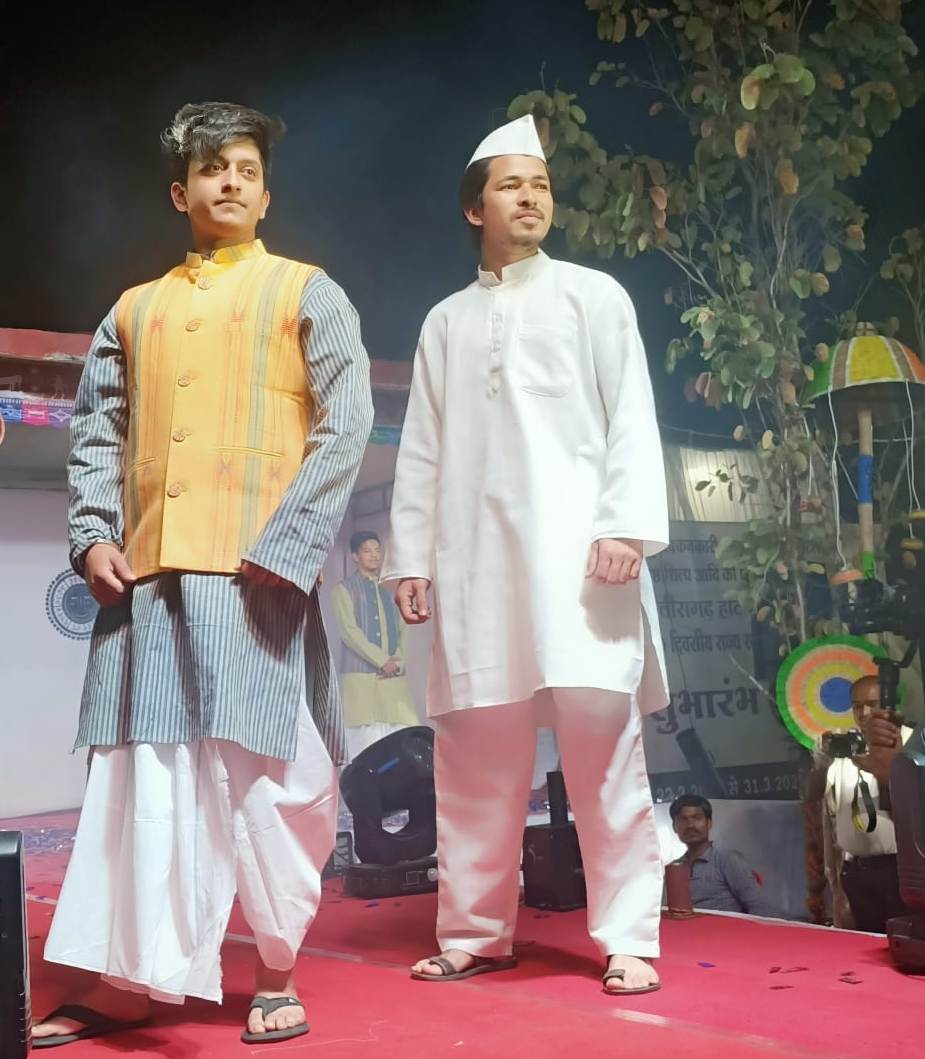 Khadi, handloom garments displayed in fashion show, Raipur, Chhattisgarh Haat Complex at Pandri, Rajendra Tiwari, Chhattisgarh, Khabargali
