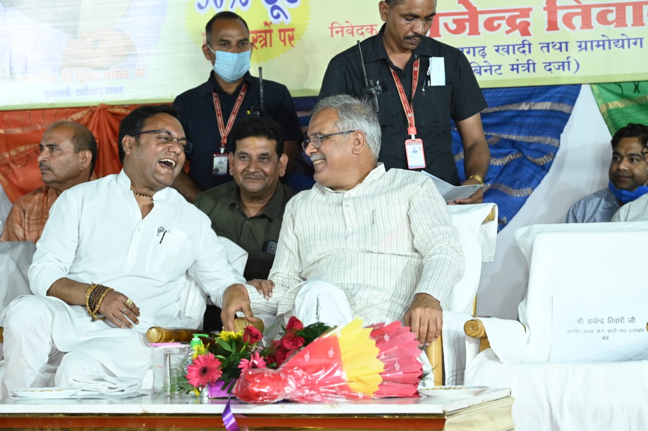 State level Khadi, Village Industries Exhibition, Chief Minister, Bhupesh Baghel, Weaver and Craftsman, Village Industries Minister Guru Rudra Kumar, Chairman of Khadi and Village Industries Board, Rajendra Tiwari, Advisor to Chief Minister Pradeep Sharma, Chhattisgarh, Khabargali