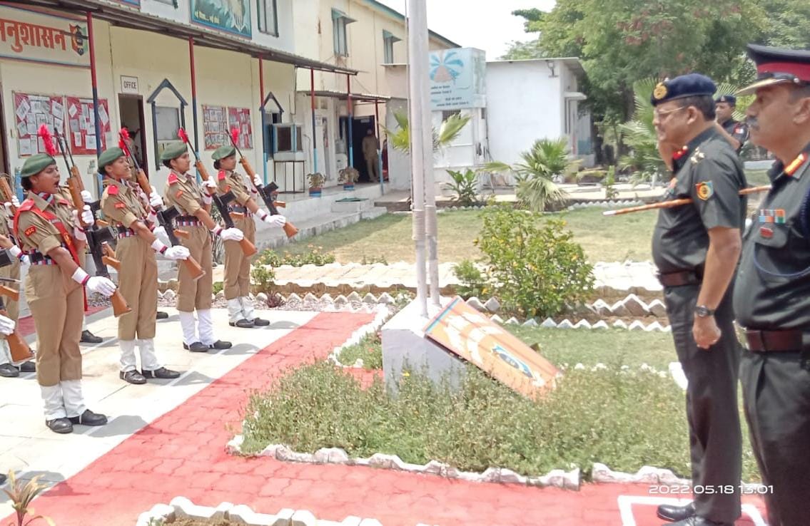 8 CG Girls Battalion, NCC Officer, NCC Cadet, Honor Ceremony, Col. Ashish Badola, Captain Archana Gumasta, Lt. K. Nagmani, Sr. Under Officer Fiza Ali, Twinkle Sahu Shivom Vidyapeeth School, Sergeant Priya Singh, Major P Surekha Rao Administrative Officer, GCI Sharda Saraf, Chhattisgarh, Raipur, Khabargali