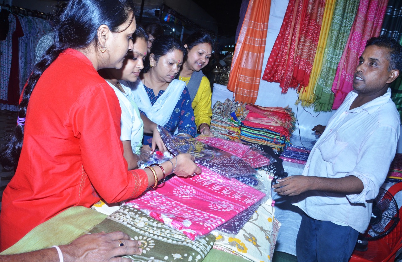 Jagar-2022 Fair, Rajdhani Raipur, Chhattisgarh Pandri Haat Bazar, Handicrafts, Handloom, Khadi Village Industries, Matikala, Belmetal Crafts, Iron Crafts, Wood Crafts, Bamboo Crafts Carpet Crafts, Shisal Crafts, Tattoo Crafts, Tuma Crafts, Terracotta Crafts, Chhind Bronze Crafts  , Saree made of handloom fabric, Khabargali