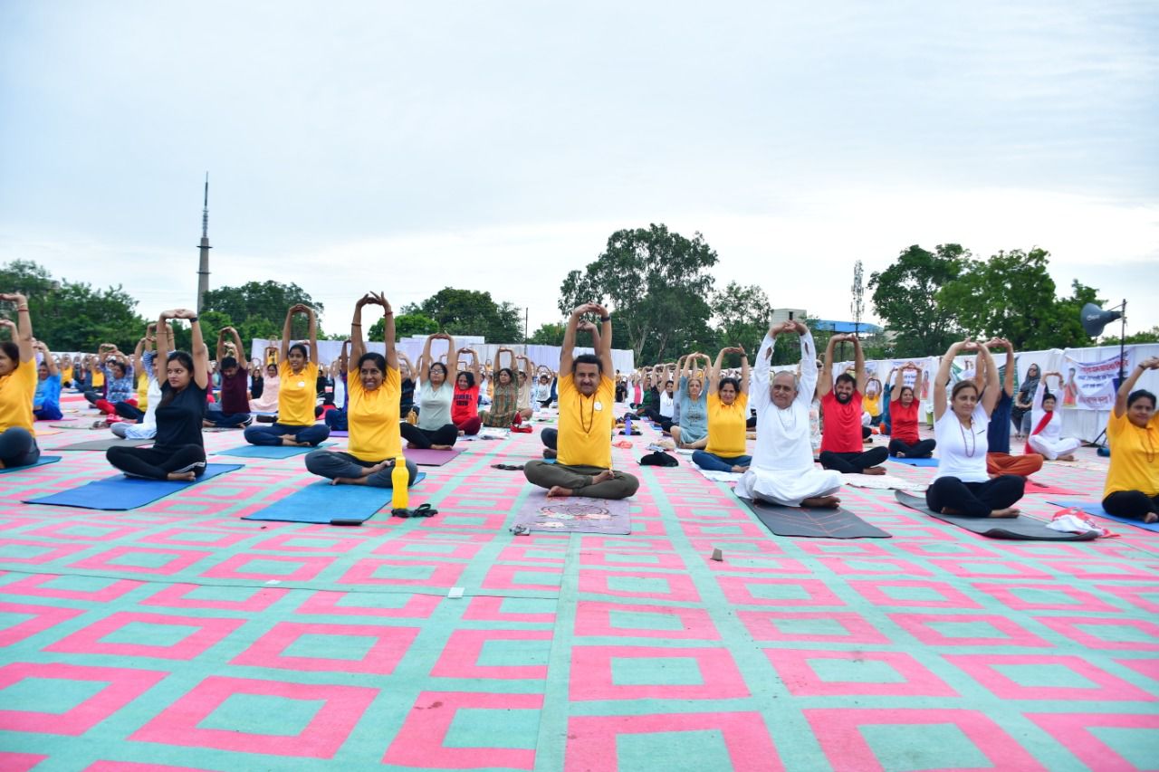International Yoga Day, Vashistha Yoga, pioneer, yoga guru Dheeraj, Chhattisgarh Shankarnagar Shantinagar Pujya Sindhi Panchayat, Suhini Soch, CA Chetan Tarwani, Khabargali