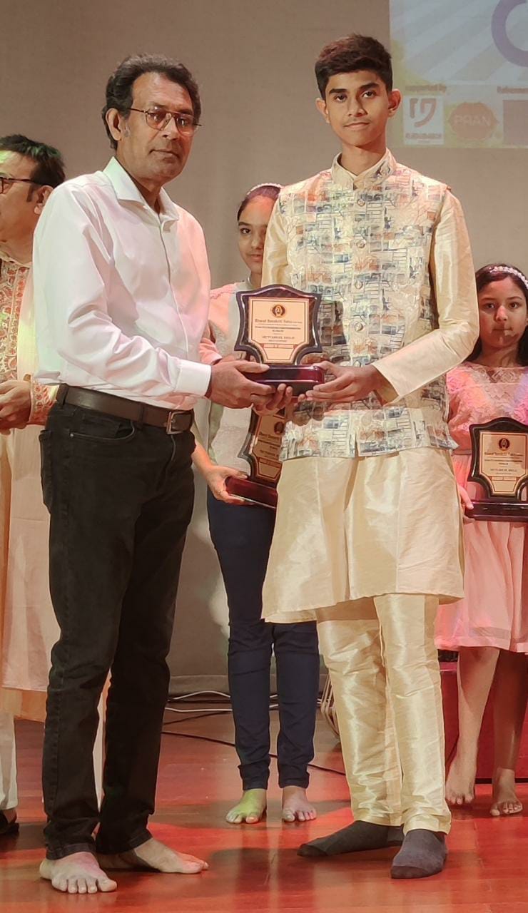 Bharat Sanskriti Tour 2022, Famous Flute player Ajay Prasanna, Odissi Guru Gajendra Panda, Ms. Sohini Ghosh Classical Vocal, Vidushi Mohini Gogoi Flute, Dr. Chandan Mandal Santoor, Guru Sandeep Malik Kathak, Mona School Sarangdh, Sarthak Kesharwani, Sharvi Kesharwani, Akshita Kesharwani  , Chairperson of Mona School, Dance Guru Smt. Toshi Gupta, Sarangarh, Chhattisgarh, Khabargali