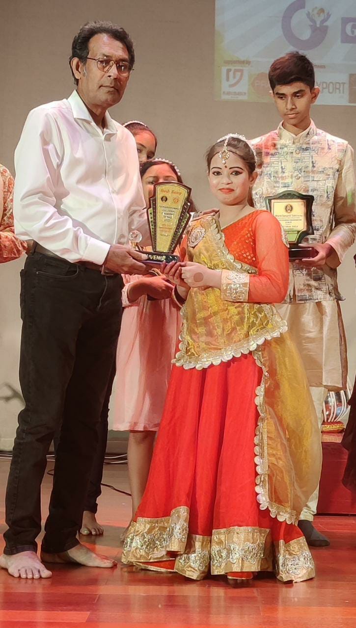 Bharat Sanskriti Tour 2022, Famous Flute player Ajay Prasanna, Odissi Guru Gajendra Panda, Ms. Sohini Ghosh Classical Vocal, Vidushi Mohini Gogoi Flute, Dr. Chandan Mandal Santoor, Guru Sandeep Malik Kathak, Mona School Sarangdh, Sarthak Kesharwani, Sharvi Kesharwani, Akshita Kesharwani  , Chairperson of Mona School, Dance Guru Smt. Toshi Gupta, Sarangarh, Chhattisgarh, Khabargali