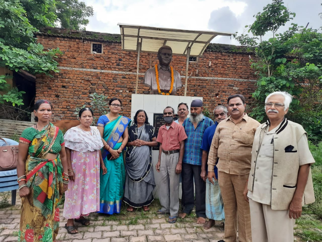 Kuldeep Nigam, Senior Journalist and Social Worker, Kuldeep Nigam Old Age Home at Mana Camp, Chhattisgarh State Child Welfare Council, Rajendra Nigam, Secretary Bimal Ghoshal, Parul Chakraborty, Leela Yadav, Kajal Das, Krishna Kumar Nigam, Preeti Nigam, Jitendra Mishra, Raipur, Khabargali