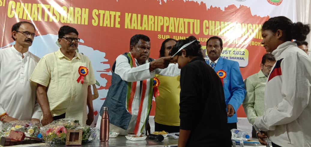 Balod Overall Champion, Industry Minister Kawasi Lakhma and former Leader of Opposition Nand Kumar Sai, Prize Distribution, State Level Kalaripayattu Championship, Vikas Upadhyay, Suresh Channawar, Councilor Amar Bansal, Sumit Upadhyay of Krida Bharati, Hum Foundation, Dr G S Urkure, Lakhan  Kumar Sahu, Anees Memon, Secretary Aman Yadav, Treasurer Rajeshwar Srivas, Tejas Rathod, Anil Khobragade, Khabargali