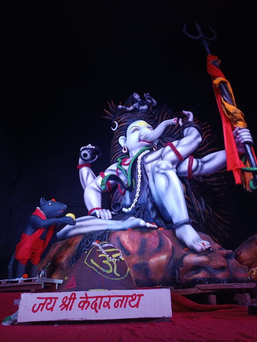 Gangadhareshwar, New Shakti Club Ganeshotsav Samiti, Satti Bazar, Raipur, Rajdhani, Kerala's famous Azhimala Shiva Temple, Monu Tiwari and other officials Yogash Sharma, Anil Yadav, Vijay Yadav, Pawan Sakhre, Anshul Sharma, Khabargali