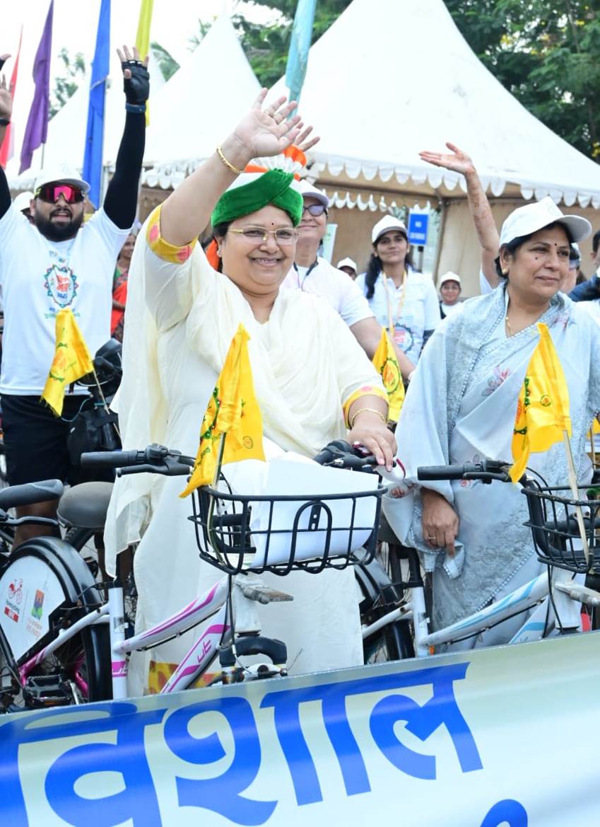 Minister of Women and Child Development, Mrs. Anila Bhendia, right nutrition, illuminating the country, well-nourished Chhattisgarh, cycle rally, Khabargali