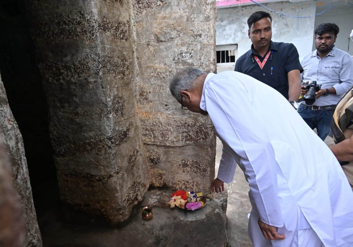 Kukurdev Temple, Khapri, Balod, Tomb of a devoted dog, Phani Nagvanshiya king, Chhattisgarh, Khabargali