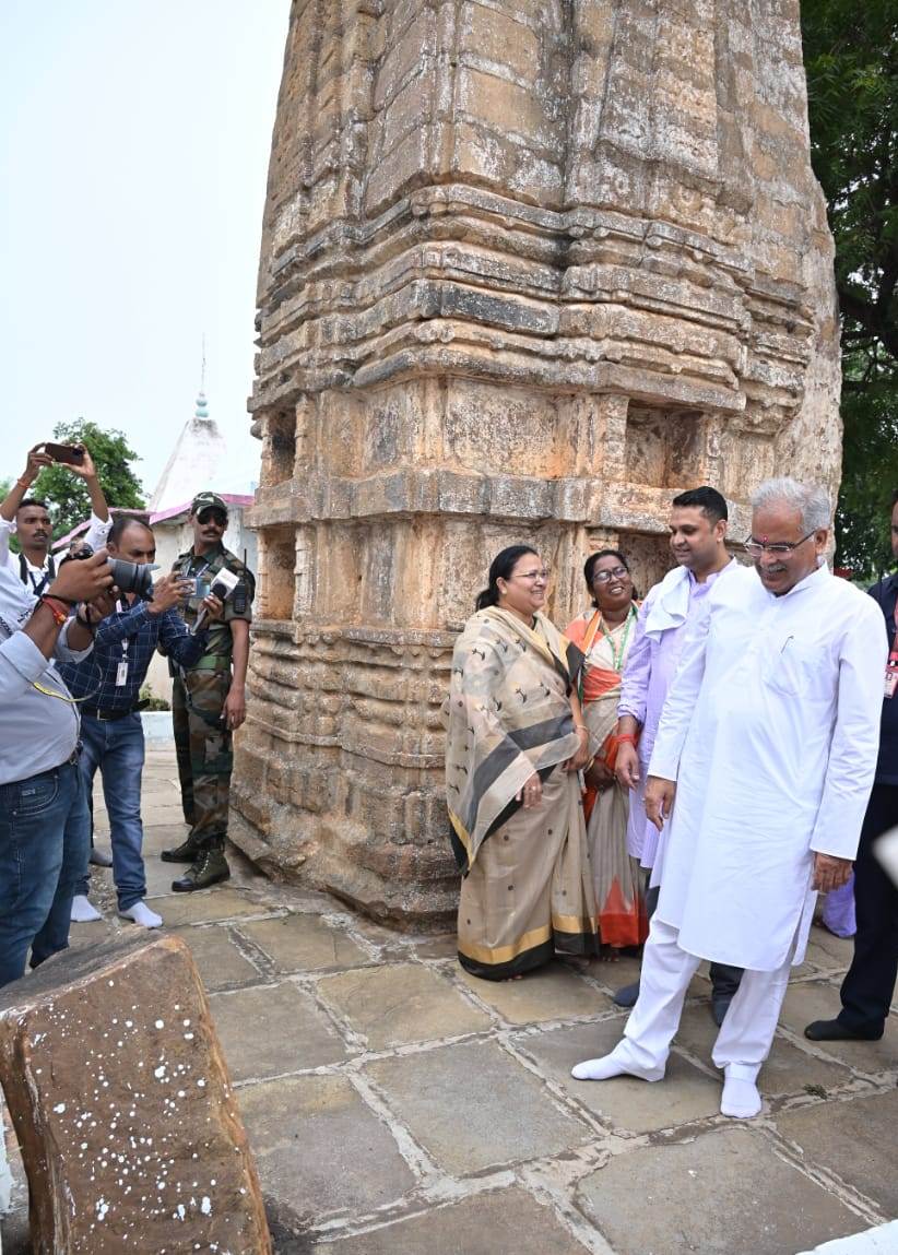 Kukurdev Temple, Khapri, Balod, Tomb of a devoted dog, Phani Nagvanshiya king, Chhattisgarh, Khabargali