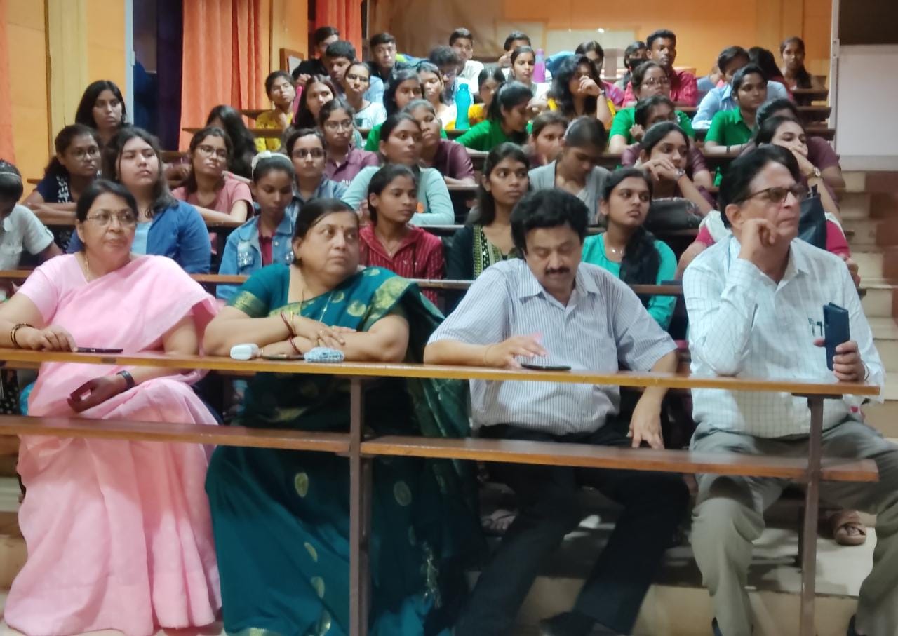 Scientific approach, social superstition, Dr. Dinesh Mishra, Government Nagarjuna Postgraduate Science College, Raipur, lecture, Andhashraddha Nirmulan Samiti, Chhattisgarh, Khabargali