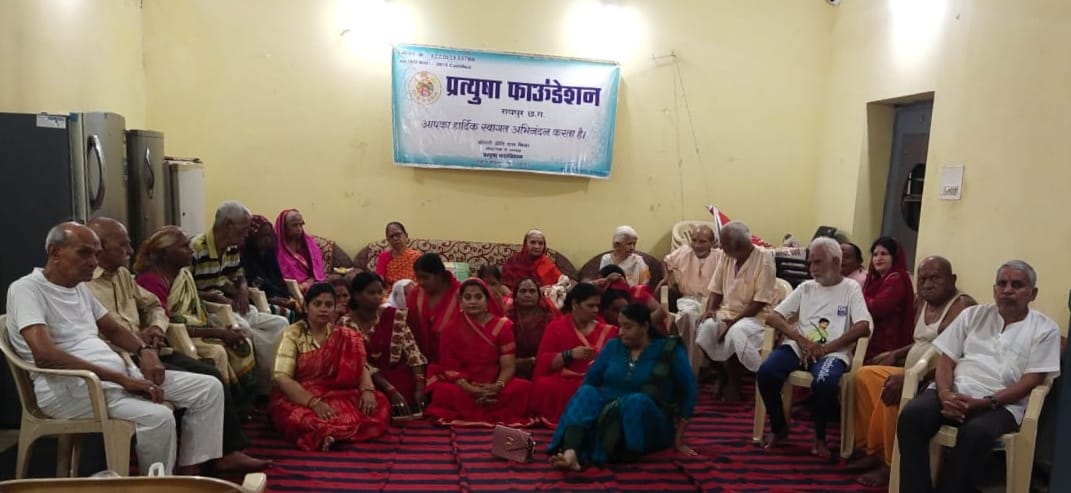 Satsang with parents, Pratyusha Foundation, Navratri, International Old Age Day, Preeti Das Mishra, Lions Old Age Home, Shyam Nagar, Raipur, Khabargali