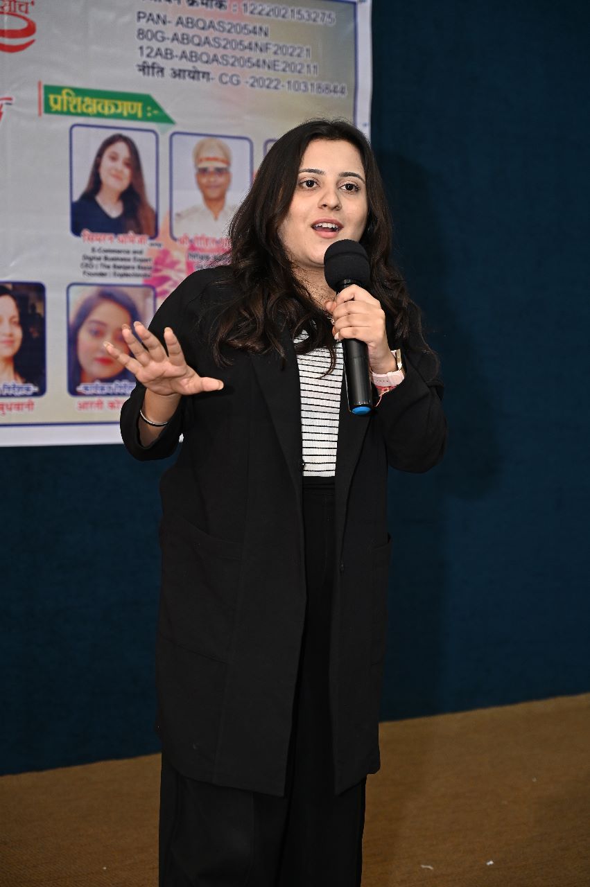 Suhini Soch, Digital Marketing, Digital Fraud, Awareness Program, Social Media WhatsApp, Facebook, Instagram, Digital Business Expert Simran Dhameja, Cyber Cell, Crime Branch Inspector Rohit Malekar, CA Dinesh Tarwani, Raipur, Khabargali