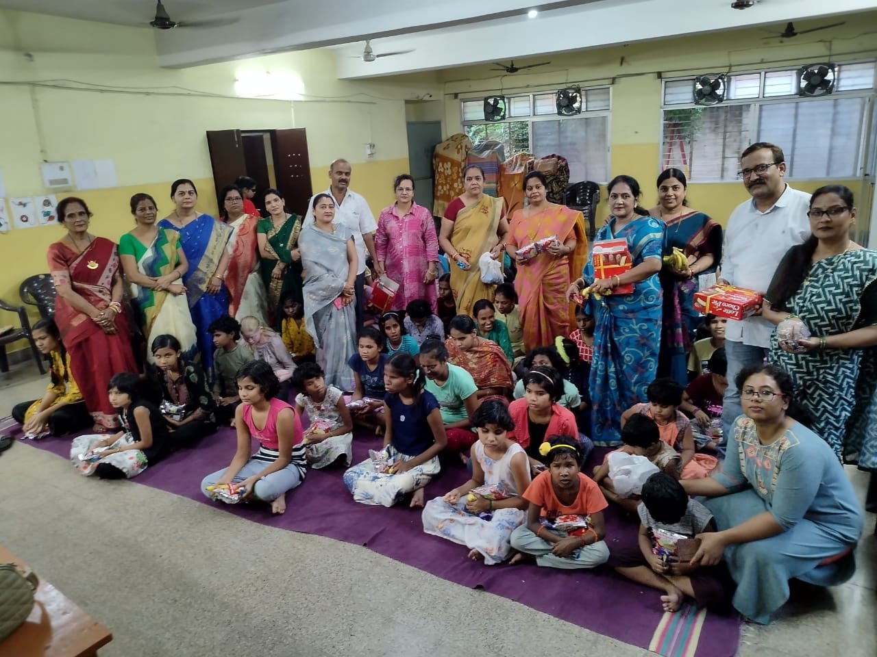 Visually Impaired Children, Prerna, Blind Disabled Girl, Deepawali's Deep, Zindagi Na Milegi Dobara, Service Future Organization, Sushma Tiwari, Shramik Basti, Children's Ashram, Vanvasi Kalyan Ashram, Divyang School, Old Age Home, Ajay Sharma, Chandrasena Dewan, Swati Soni, Hemlata Suman Sharma, Bihari Lal Sharma, Santosh Sahu, Manisha Chandrakar, Neelima Mishra, Mamta Badgaiya, Rashmi Sharma, Neelu Sharma, Pratibha Gupta, Raipur, Khabargali