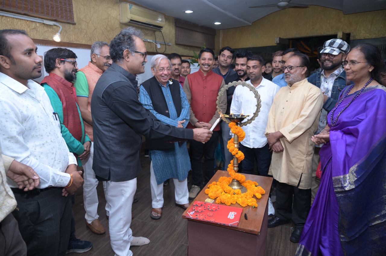 Exhibition, Poet, Critic, Senior Culturalist, Ashok Bajpai, Yogendra Tripathi, President Kala Akademi Chhattisgarh Culture Council Chhattisgarh, Hukum Lal Verma, Famous Painter, Amanul Haque, Craftsman Ram Kumar Indoria, Sculpture Art, Seeker, Karuna Sidar, Diksha Sahu, Jitendra  Sahu, Sandeep Kindo, Rajendra Thakur, Mohanlal Baral, Manisha Verma, Rajendra Sungaria, Vipin Singh Rajput, Chanchal Sahu, Shyam Sunder Singh, Chhagendra Usendi, Suresh Kumbhakar, Praise Verma, Kishore Sharma, Dharam Netam, Nikhil,