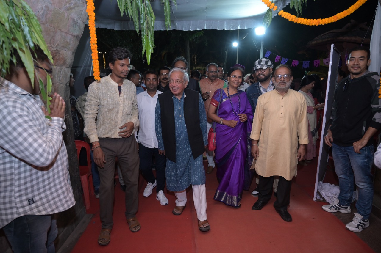 Exhibition, Poet, Critic, Senior Culturalist, Ashok Bajpai, Yogendra Tripathi, President Kala Akademi Chhattisgarh Culture Council Chhattisgarh, Hukum Lal Verma, Famous Painter, Amanul Haque, Craftsman Ram Kumar Indoria, Sculpture Art, Seeker, Karuna Sidar, Diksha Sahu, Jitendra  Sahu, Sandeep Kindo, Rajendra Thakur, Mohanlal Baral, Manisha Verma, Rajendra Sungaria, Vipin Singh Rajput, Chanchal Sahu, Shyam Sunder Singh, Chhagendra Usendi, Suresh Kumbhakar, Praise Verma, Kishore Sharma, Dharam Netam, Nikhil,