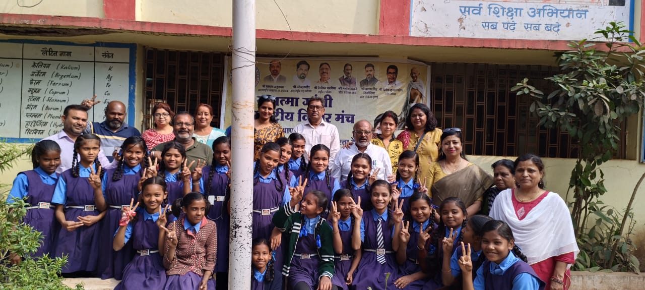 Mahatma Gandhi International Thought Forum Durg Bhilai, Chhattisgarh Unit, Government Primary, Pre-Secondary Girls School Model Town Nehru Nagar Bhilai, Distribution of sanitary napkins to school girls, Dinesh Kumar Patel, Bhilai District President Women's Branch Mrs. Kamal, Sushma Sharma, Vice President Anupama  Patel, Sharmila Ghosh, Usha Rani Yadav, Anil Kesharwani, Sarsij Ghosh, Amit Yadav, Sanjay Sahu, Shailendra Santosh and Rupesh Kumar Vaish, Khabargali