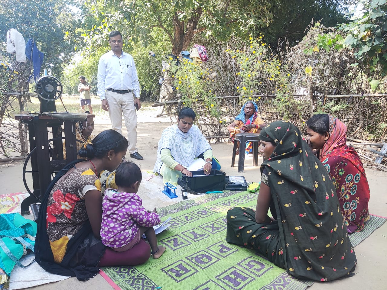 Supply of pure drinking water to the houses of special backward Pando tribe, led by Chief Minister Bhupesh Baghel, Public Health Engineering Minister Guru Rudrakumar, Village Panchayat Umjhar under development block Baikunthpur of Koriya district, Collector Vinay Kumar Langeh, Chhattisgarh, Khabargali