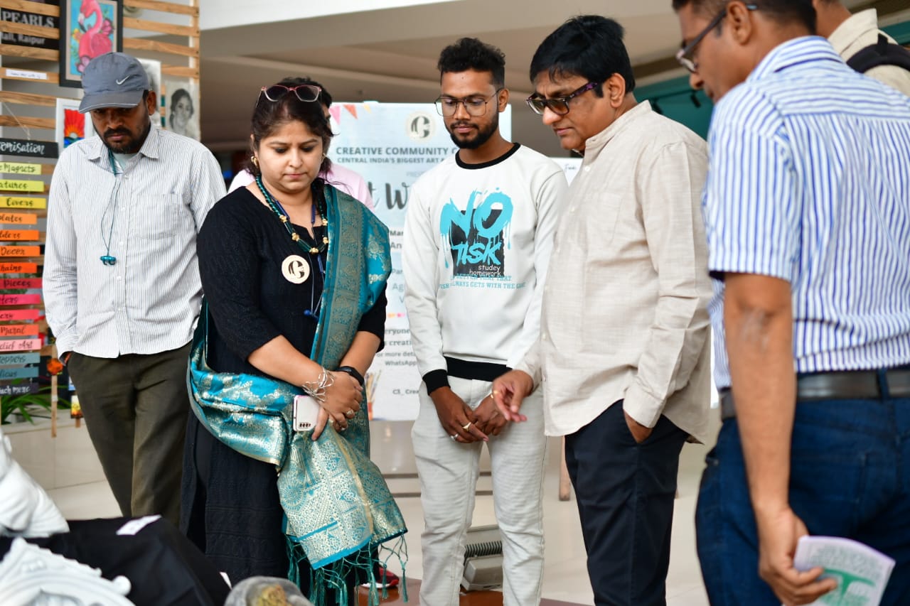 Art Exhibition, Magneto Mall, Inauguration, Cartoon Watch Editor Cartoonist Trimbak Sharma, Mrs. Sanchal, C Three Group, Raipur, Chhattisgarh, Khabargali