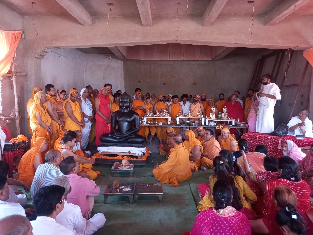 Digambar Jain Temple Amaltas Cancel Kachna, Shri 1008 Munisuvrat Nath ji, 51 inch statue of black stone sitting, Raipur, Khabargali