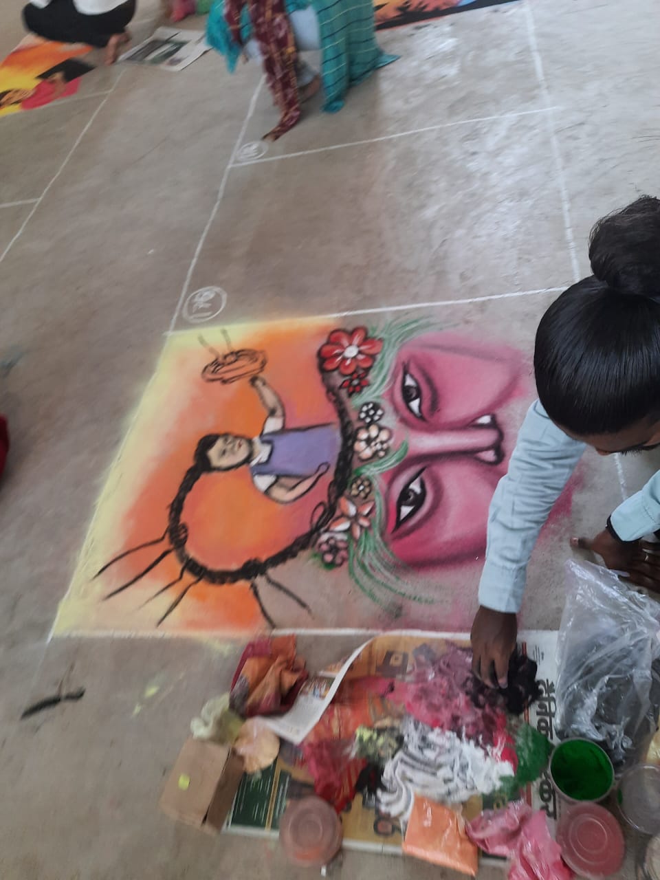 Naya Bharat Utsav, 9 years of Modi Government, Rangoli and Drawing Competition based on Central Government Schemes, Save Beti – Beti Padhao, Surgical Strike, Ujjwala Yojana, BJP incharge Om Mathur, MP Sunil Soni, Arun Saw, Brijmohan Agarwal, Holi  Heart School, Raipur, Chhattisgarh, Khabargali