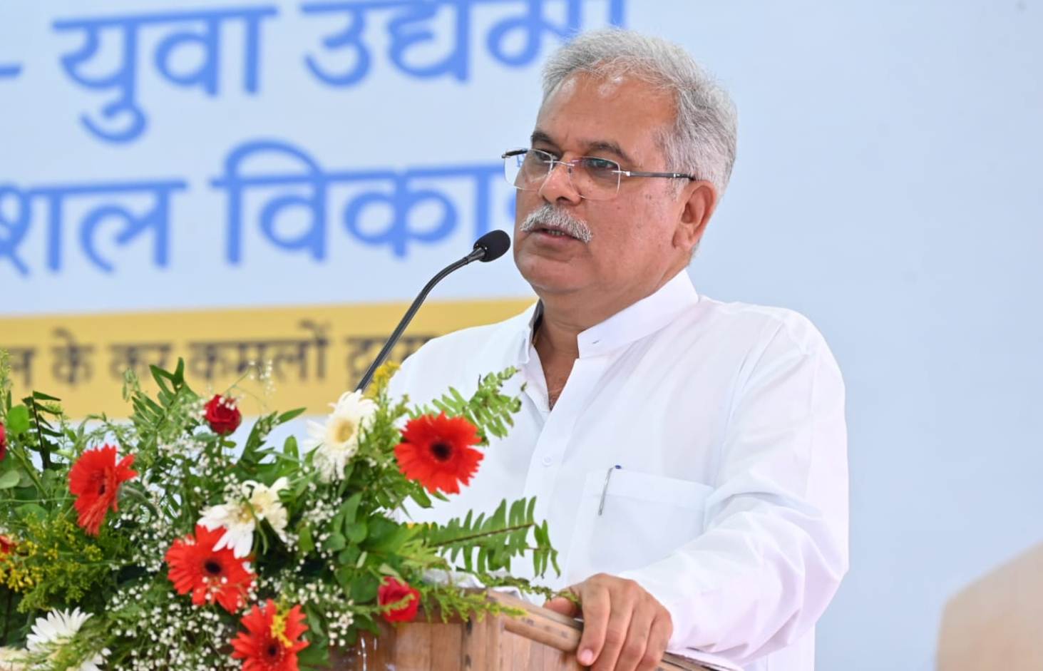 Chief Minister Mr. Baghel, Public Health Engineering Minister Guru Rudra Kumar, Jal Mitan, young entrepreneur, Jal Didi, Secretary of Public Health Engineering Department Dr. S. Bharatidasan, Chhattisgarh, Khabargali