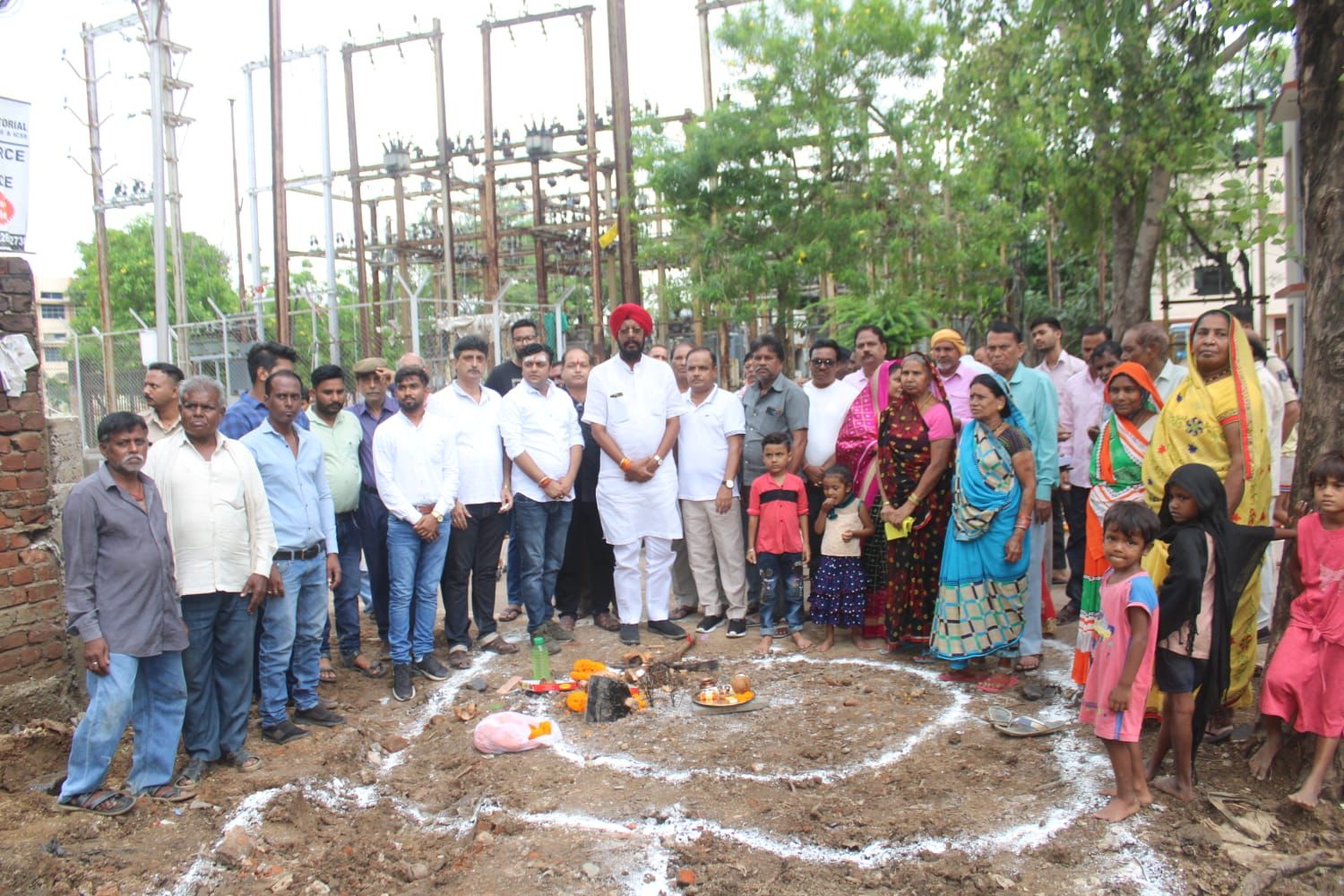 Bhoomipujan of 25 lakh Hummer Clinic building construction work done in Khapra Bhatti, MLA Kuldeep Singh Juneja and Councilor Amitesh Bharatdwaj, Raipur, Chhattisgarh, Khabargali