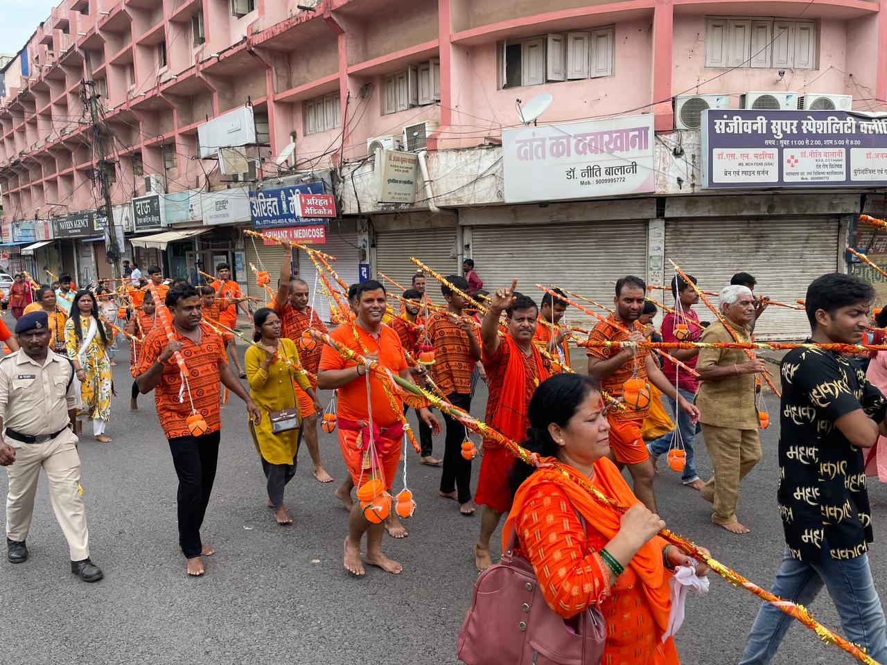 ​    ​​    ​Shiv's drunkards from Gayatri Nagar, Kanwar Yatra from Mahadev Ghat, Siddhi Vinayak, Shiv, Sai, Hanuman Temple Committee, Shravan month, Shankar Nagar, Raipur, Chhattisgarh, News,khabargali