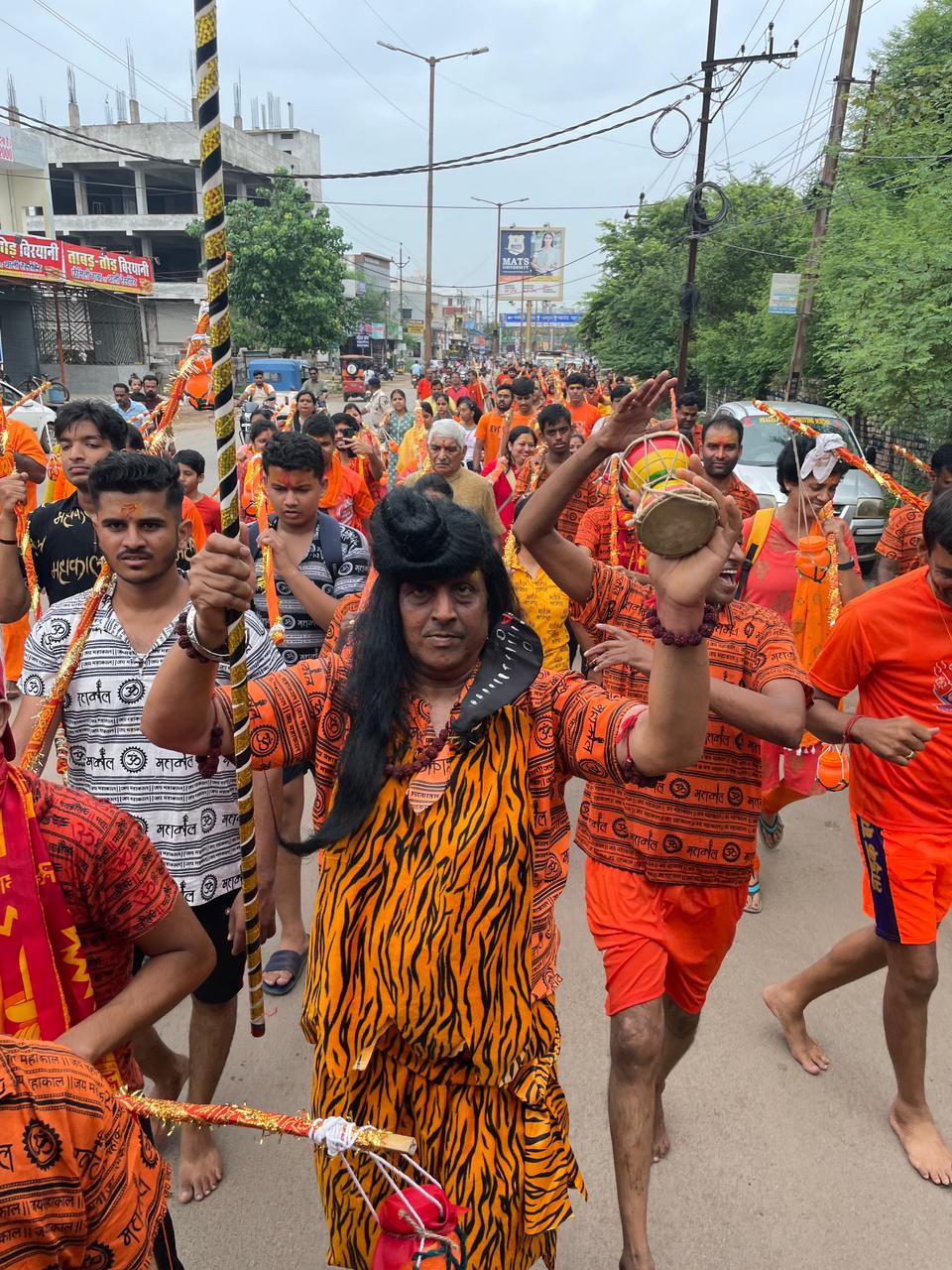 ​    ​​    ​Shiv's drunkards from Gayatri Nagar, Kanwar Yatra from Mahadev Ghat, Siddhi Vinayak, Shiv, Sai, Hanuman Temple Committee, Shravan month, Shankar Nagar, Raipur, Chhattisgarh, News, khabargai