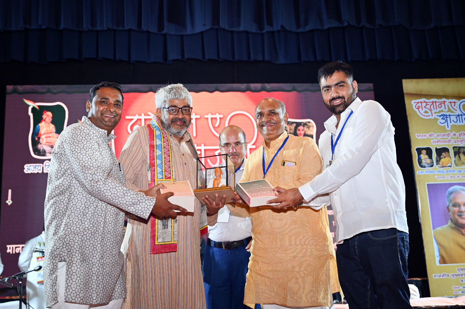 The story of freedom struggle came alive through storytelling, Dastan-e-Azadi program was organized at Jawaharlal Nehru Memorial Medical College, presented by storyteller Himanshu Bajpai and his team, Pragya Sharma, Ajay Tipania and Vedant Bhardwaj, Raipur, Chhattisgarh , news,khabargali