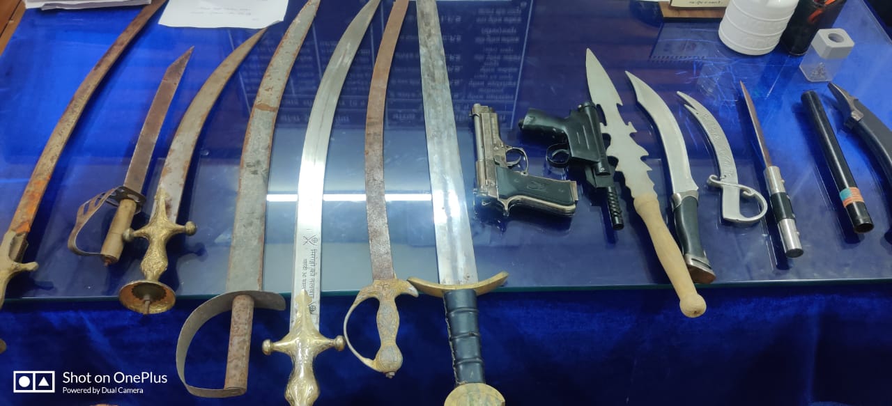 Raipur, dance with sword and pistol-like weapons in the procession, 8 accused arrested under Arms Act, procession by some persons near Idgahbhatha under Azad Chowk area of ​​the capital, dance video viral, Chhattisgarh News,khabargali
