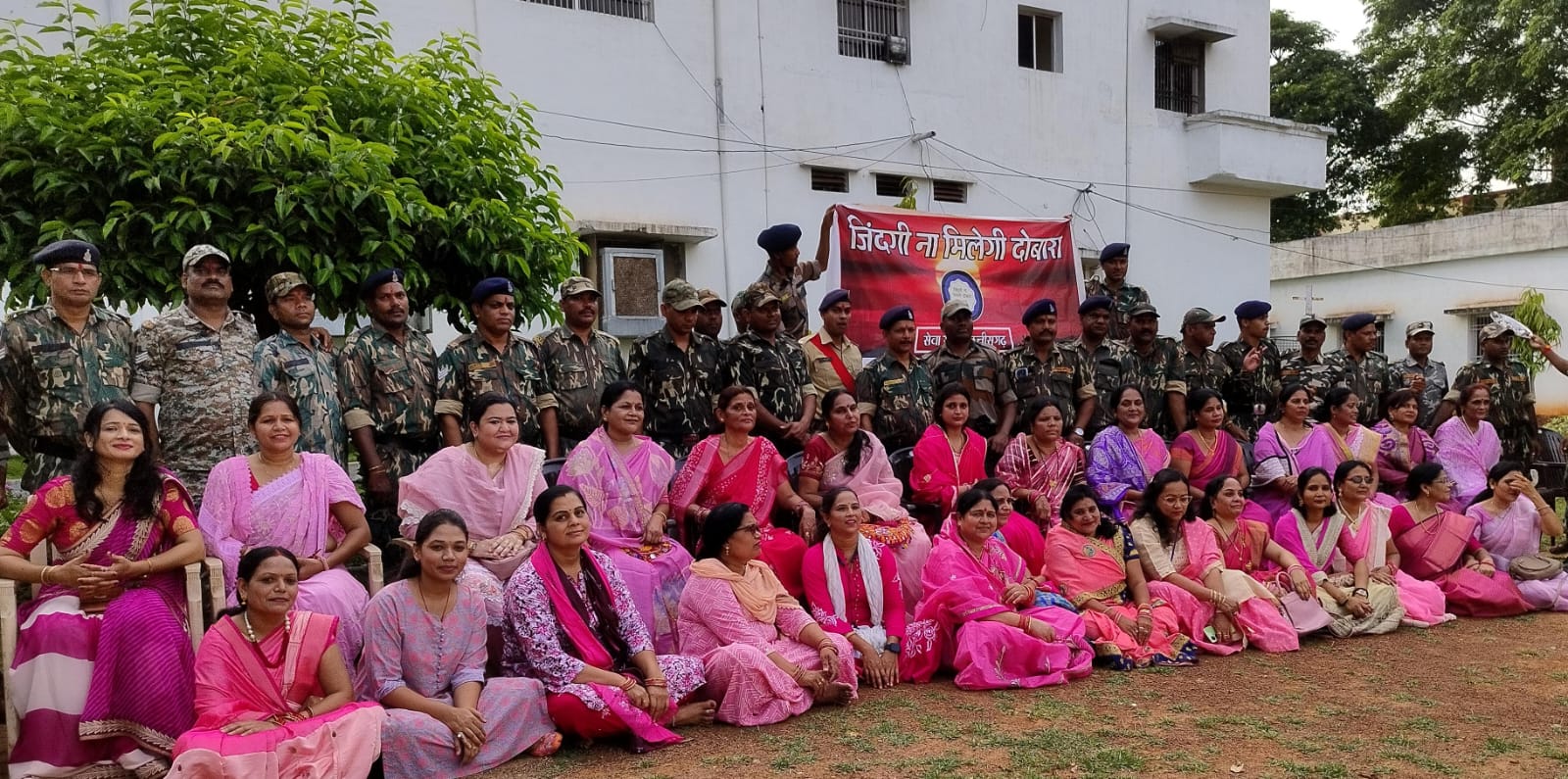Sisters of Zindagi Na Milegi Dobara tied rakhis to the soldiers of 3rd Battalion, including Ajay Sharma, Sushma Tiwari, Secretary Mamta Sharma, Godavari Tamboli, Apoorva Sharma, Seema Aggarwal, Hemlata Tiwari, Nirmala Goswami, Santosh Sahu and other members of 3rd Battalion  Company Commander Minmal Min, Bhanuram Nag, Harnath Bimal, Girdhari Singh, Horse in-charge Subedar Major Ashok Patel, Raipur, Chhattisgarh, Khabargali