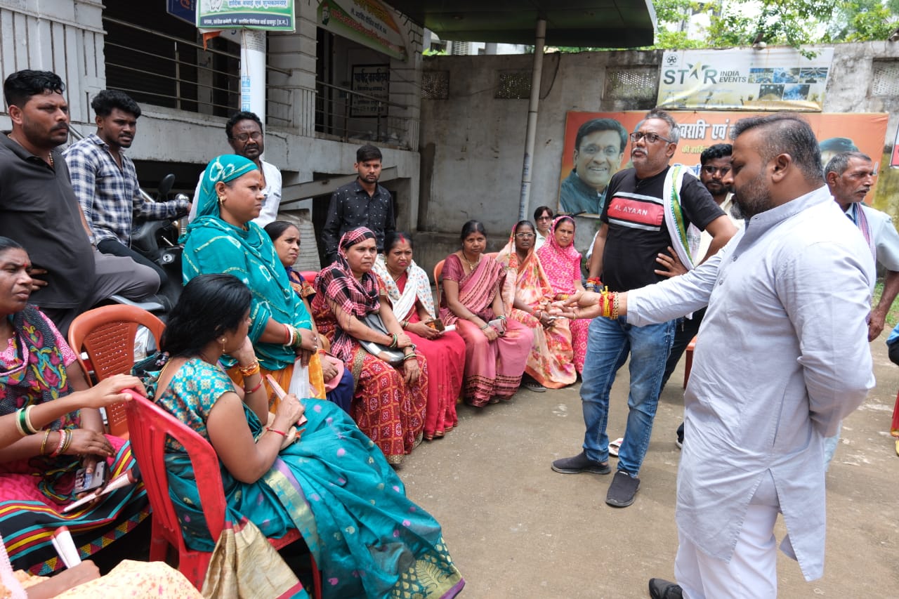 Sushil Sunny Agarwal, Teacher's Day, Chhattisgarh Building and other construction president, Lt. Arvind Dixit Ward, Akashdeep Sharma, Block President Naveen Chandrakar, Raipur, Chhattisgarh, participated in the program of various wards,khabargali