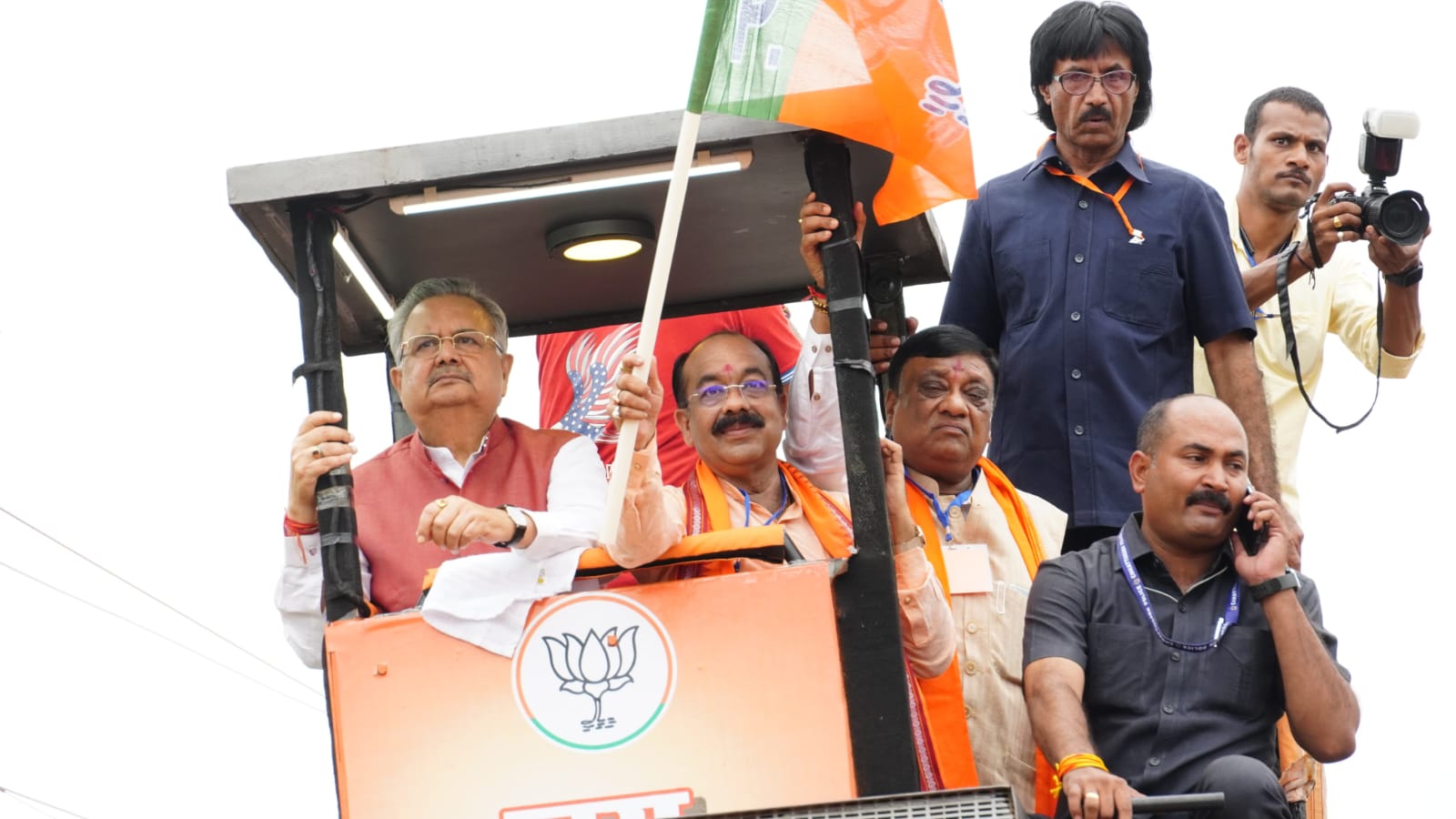 BJP's Parivartan Yatra reached Geedam from Dantewada, road show also, Amit Shah could not come, second yatra from Jashpur on 15th, Nadda will participate, Chhattisgarh, Khabargali