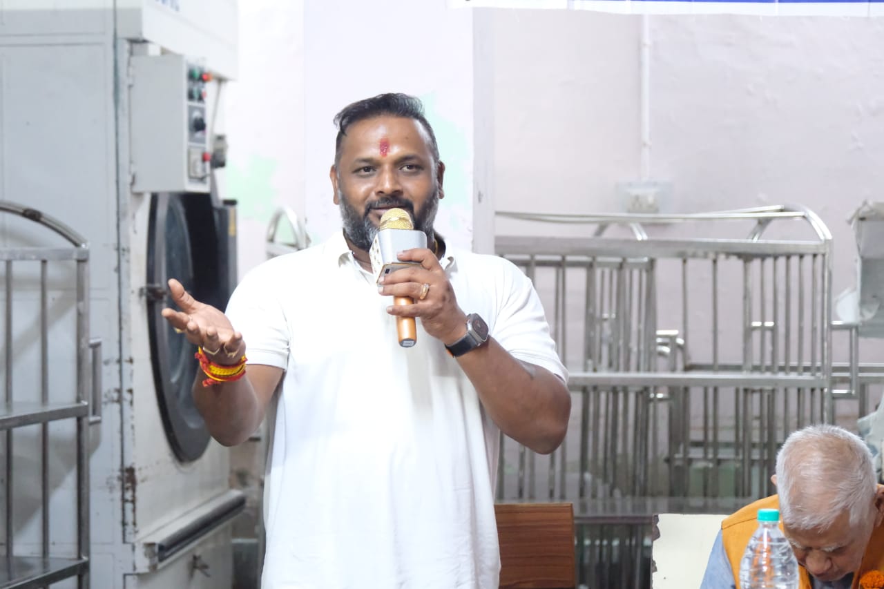 Sushil Sunny Agarwal reached various places on Lord Vishwakarma Jayanti, President of Chhattisgarh Building and Other Construction Workers Welfare Board, Dr. Laundry Department of Bhimrao Ambedkar Memorial Hospital and District Civil Contractor Welfare Association, Raipur, Chhattisgarh, Khabargali.