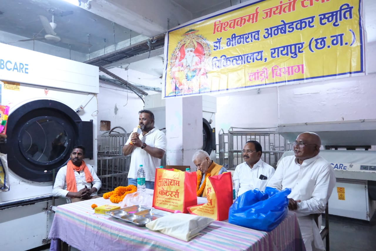 Sushil Sunny Agarwal reached various places on Lord Vishwakarma Jayanti, President of Chhattisgarh Building and Other Construction Workers Welfare Board, Dr. Laundry Department of Bhimrao Ambedkar Memorial Hospital and District Civil Contractor Welfare Association, Raipur, Chhattisgarh, Khabargali.