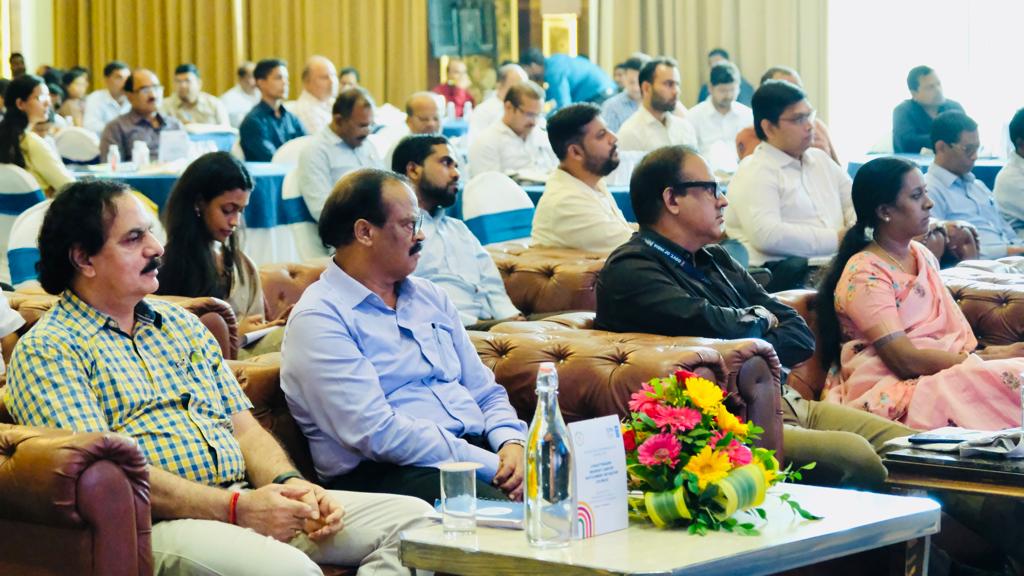 New portal of Labor Department launched, workers' cases will be resolved quickly, President of Chhattisgarh Building and Other Construction Workers Welfare Board, Sushil Sunny Aggarwal, Labor Commissioner Bhim Singh, Amit Kumar, Head of United Nations Development Program Delhi, Mrs. Savita Mishra, Additional Labor Commissioner and Secretary B, O, C, Jangde Additional Commissioner Labour, Raipur, Khabargali